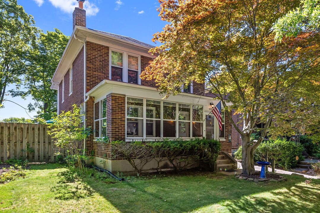 620 10th St in Oakmont, PA - Building Photo