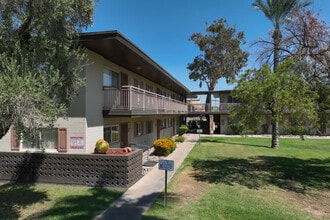 Camelback Properties in Phoenix, AZ - Building Photo - Building Photo