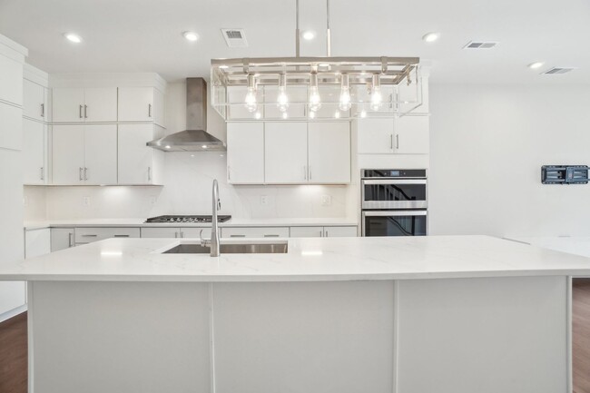 7528 Sawyer Farm Wy in McLean, VA - Building Photo - Building Photo