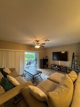 10063 Pacific Pines Ave in Ft. Myers, FL - Foto de edificio - Building Photo