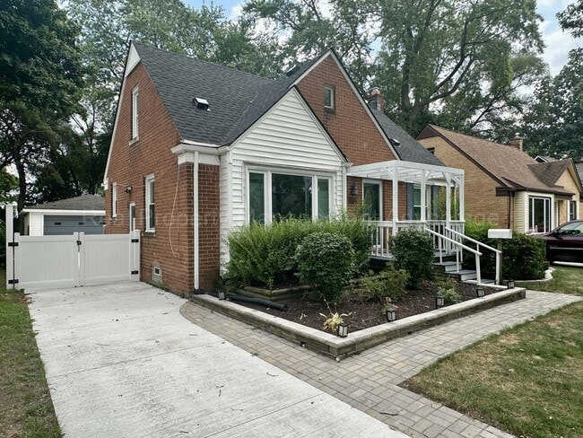 1914 N Wilson Ave in Royal Oak, MI - Foto de edificio - Building Photo