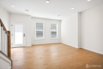 507 Sadie Cir in New Brunswick, NJ - Building Photo - Building Photo