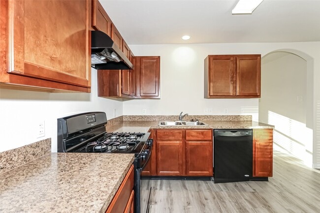 5718 Latta Plantation Dr in Katy, TX - Foto de edificio - Building Photo