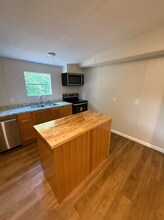 201 Campbell Lake Rd in Greer, SC - Building Photo - Building Photo