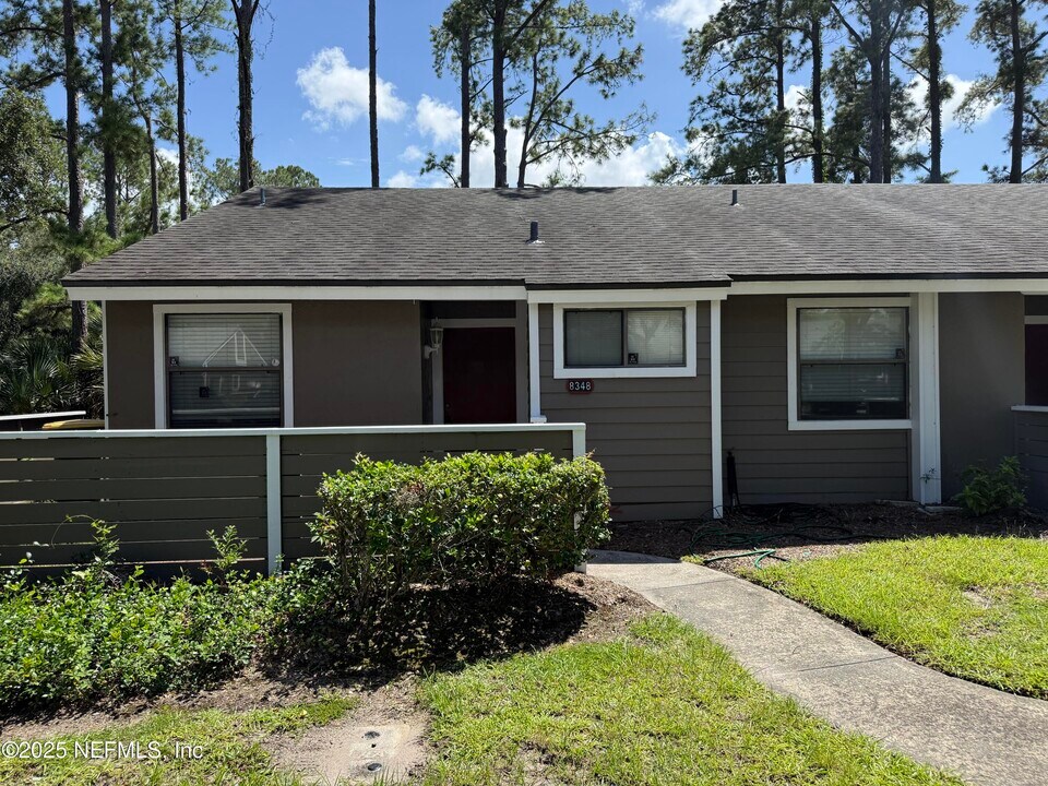 8348 Westover Ct in Jacksonville, FL - Building Photo