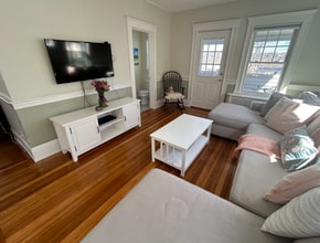 15 Farmer Rd in Arlington, MA - Foto de edificio - Building Photo