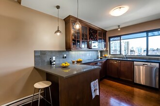 1337 10th Av W in Vancouver, BC - Building Photo - Building Photo