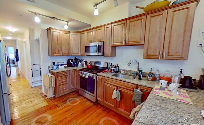 240 Norfolk St, Unit 4B in Cambridge, MA - Building Photo - Building Photo