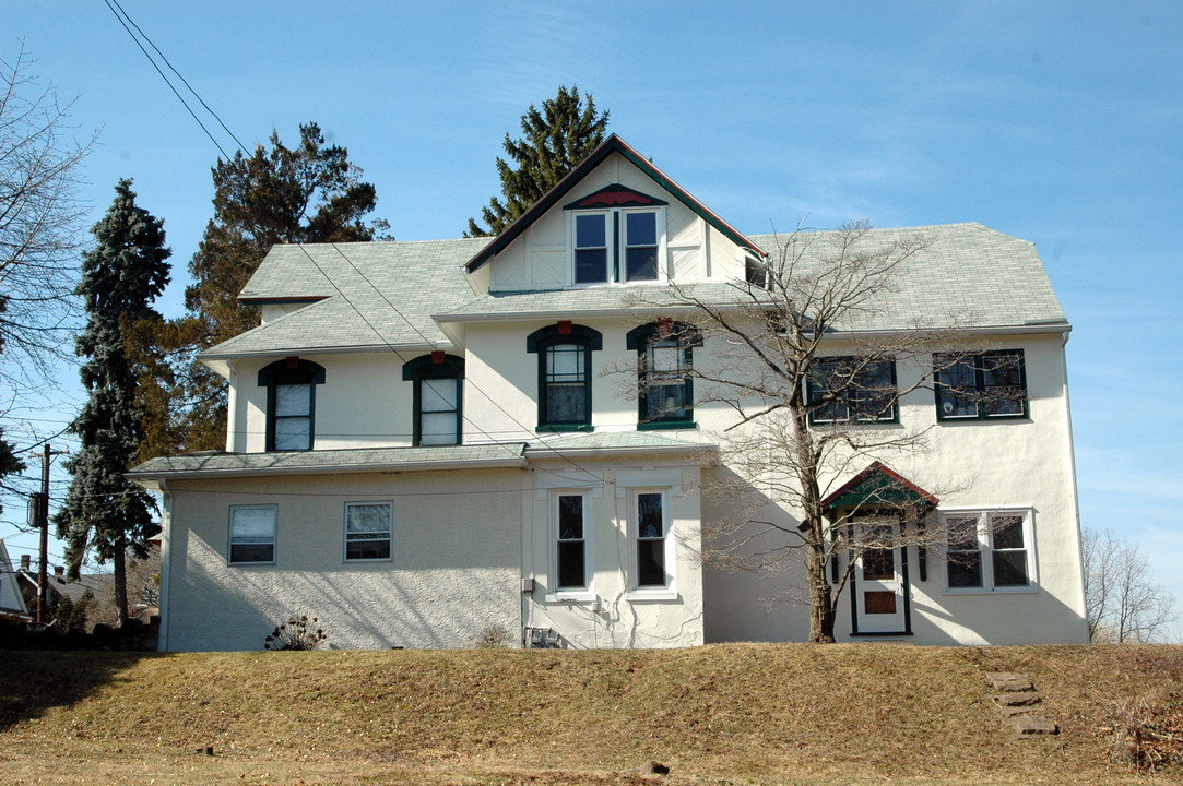 Trinity Court in Spring City, PA - Building Photo