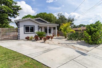 327 NW 47th St in Miami, FL - Building Photo - Building Photo
