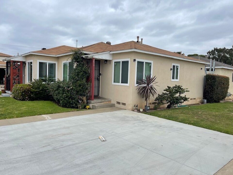 231-233 Glover Ave in Chula Vista, CA - Foto de edificio