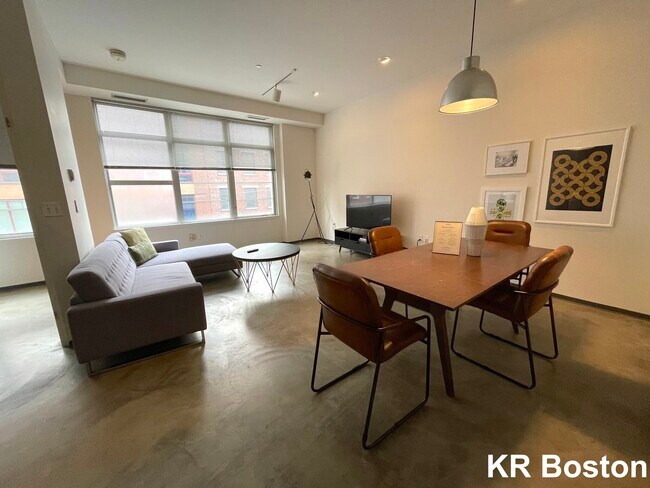 370 Harrison Ave in Boston, MA - Building Photo - Building Photo