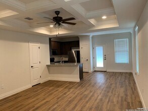 333 Untermaier St in New Braunfels, TX - Foto de edificio - Building Photo