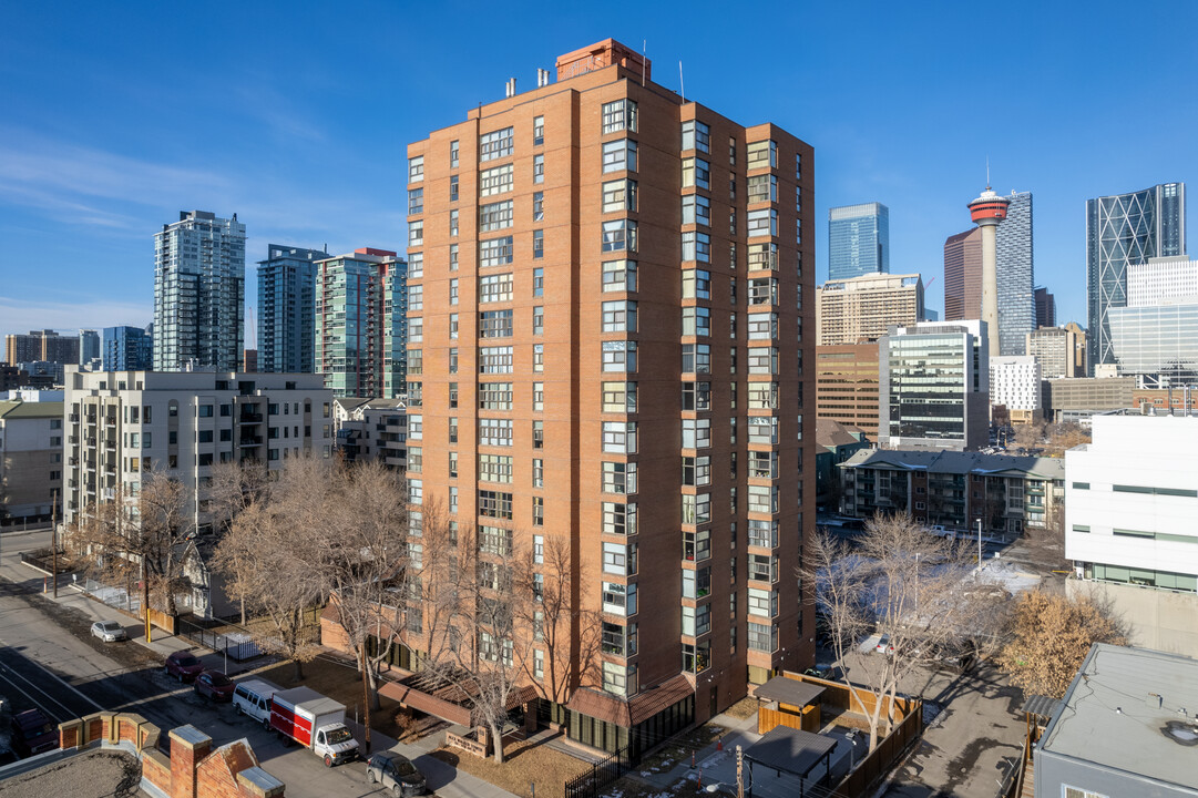 Alex Walker Tower in Calgary, AB - Building Photo