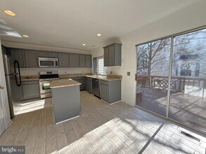 1191 Cypress Tree Pl in Herndon, VA - Building Photo - Building Photo