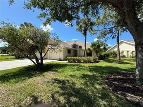 1334 Park Lake Dr in Naples, FL - Foto de edificio - Building Photo