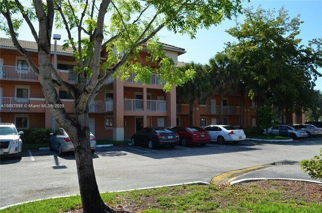 6952 SW 39th St in Davie, FL - Building Photo - Building Photo