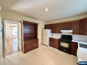 21 Henry St in Glen Rock, NJ - Building Photo - Building Photo