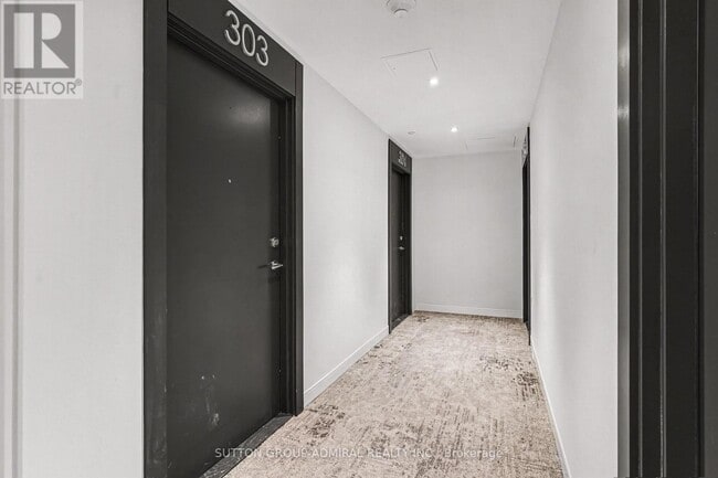 7437 Kingston Rd in Toronto, ON - Building Photo - Building Photo