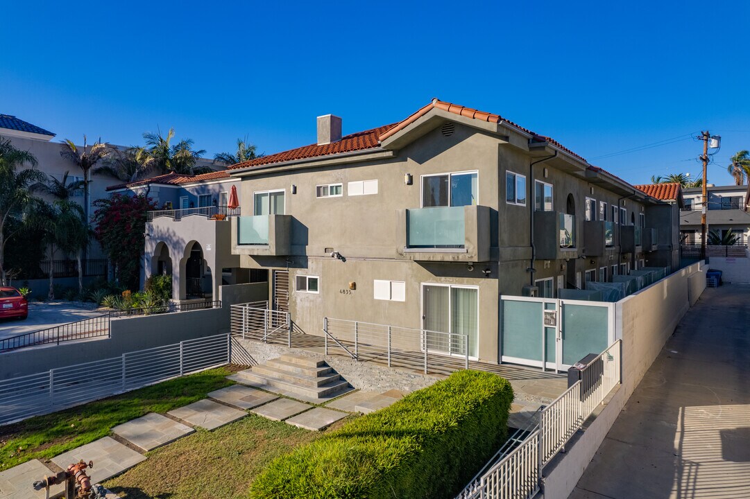 4835 Elmwood Ave in Los Angeles, CA - Building Photo