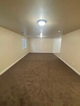 8848 Orchard Ave in Los Angeles, CA - Foto de edificio - Building Photo