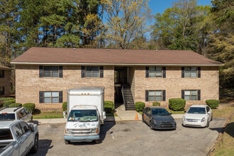 Williamsburg Green in Fayetteville, NC - Building Photo - Building Photo