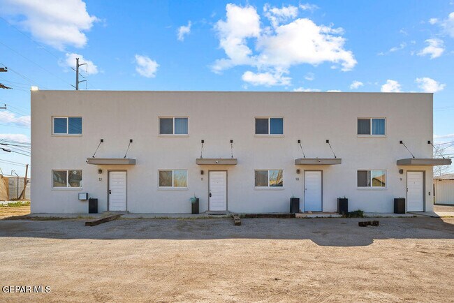 7441 Alameda Ave in El Paso, TX - Building Photo - Building Photo
