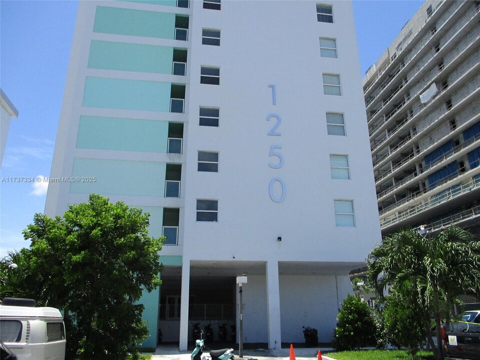 1250 West Ave in Miami Beach, FL - Building Photo