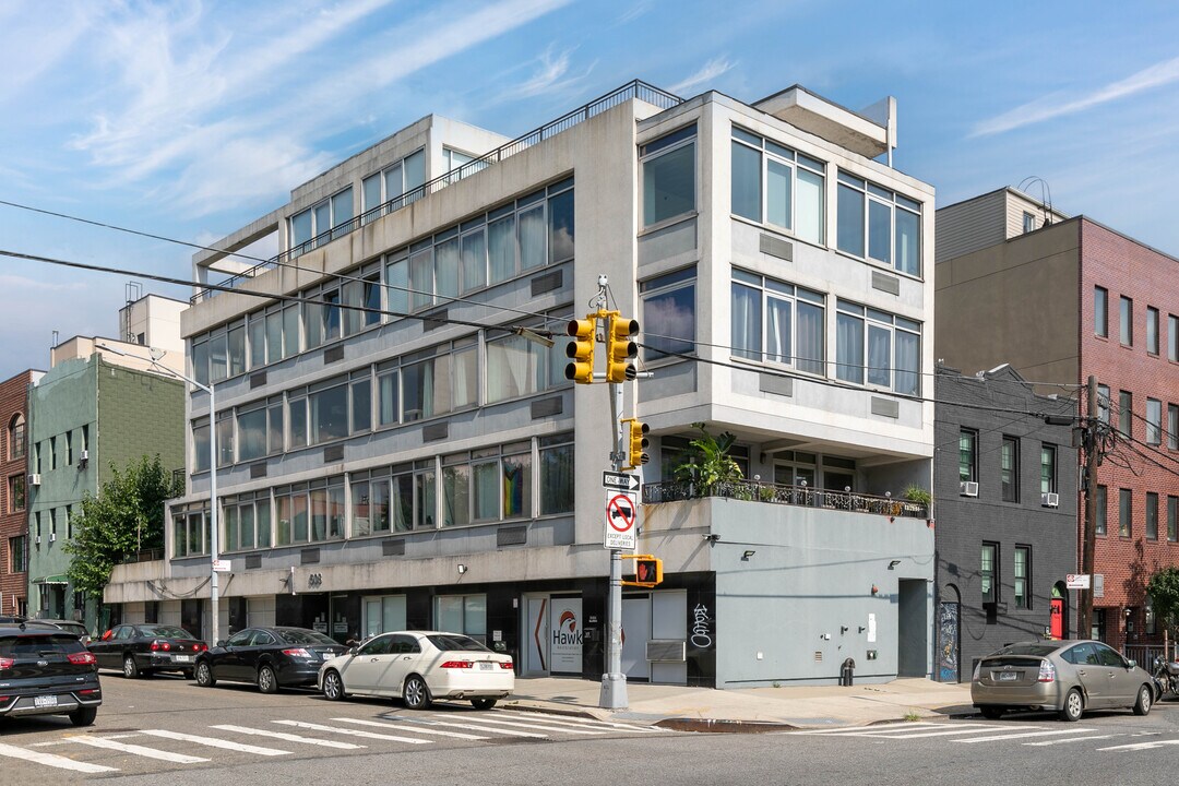 508 Humboldt St in Brooklyn, NY - Building Photo