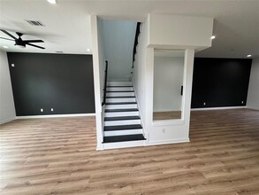 5228 Dewberry St-Unit -1/2 in Houston, TX - Foto de edificio - Building Photo