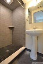 551 Washington St, Unit 1 in Boston, MA - Foto de edificio - Building Photo