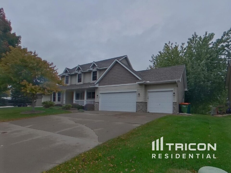 2661 116th Ave NE in Blaine, MN - Building Photo