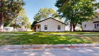 121-123 Central St in Willard, OH - Building Photo