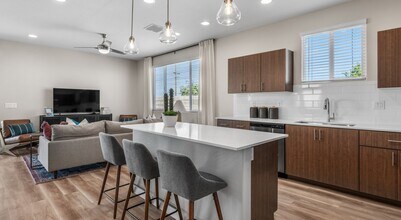 6326 S 47th Dr in Phoenix, AZ - Building Photo - Building Photo