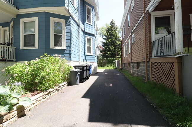 41 Simpson Ave-Unit -Unit A in Somerville, MA - Building Photo - Building Photo