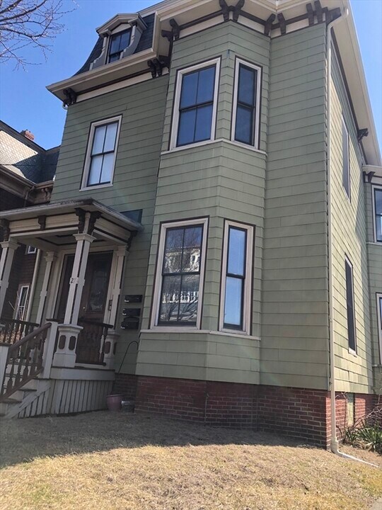 27 Warren Ave in Somerville, MA - Building Photo