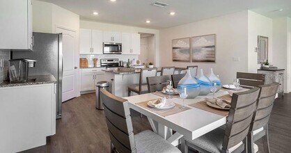 2429 Maidens Bluff Ave in Davenport, FL - Building Photo - Building Photo