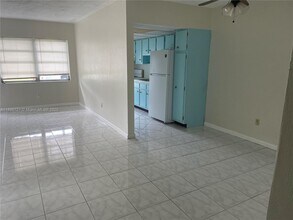 51 NE 204th St in Miami, FL - Building Photo - Building Photo