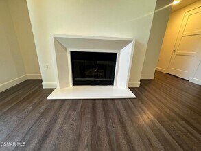 14412 Killion St, Unit 102 in Los Angeles, CA - Building Photo - Building Photo