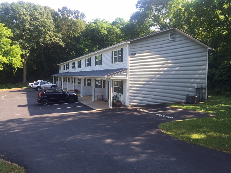 The Meadows Apartments in Hoschton, GA - Building Photo