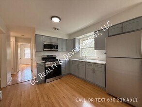 2701 N Sayre Ave in Chicago, IL - Building Photo - Building Photo