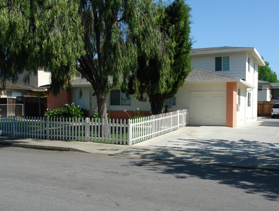 657 Azara Pl in Sunnyvale, CA - Building Photo