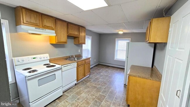 property at 39 Pine St