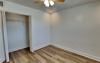 1954 Conway Rd in Orlando, FL - Foto de edificio - Building Photo