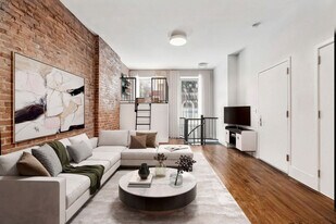 125 E 83rd St in New York, NY - Building Photo