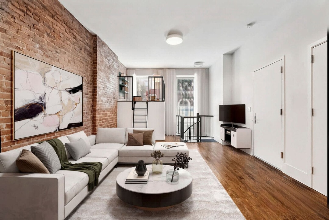 125 E 83rd St in New York, NY - Building Photo