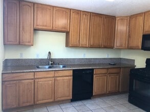 3932 Huron St in Sacramento, CA - Building Photo - Building Photo