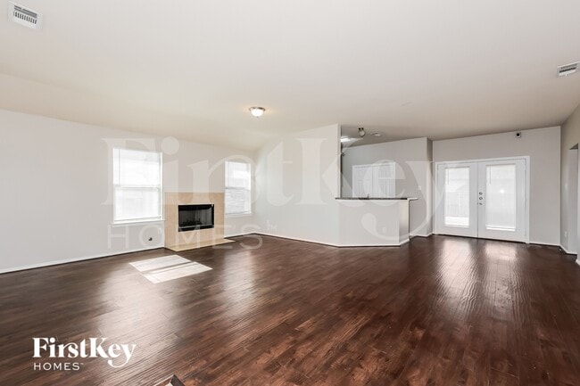 611 Hilton Dr in Lancaster, TX - Building Photo - Building Photo