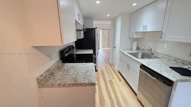 650 Tennis Club Dr in Fort Lauderdale, FL - Building Photo - Building Photo