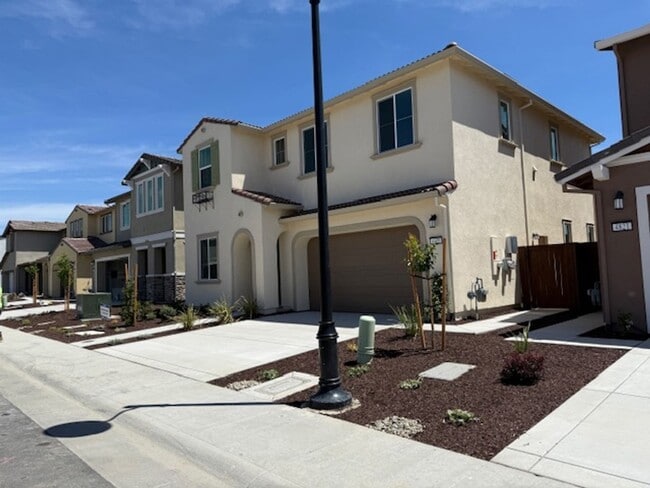 4825 Happy Hollow Dr in Folsom, CA - Building Photo - Building Photo